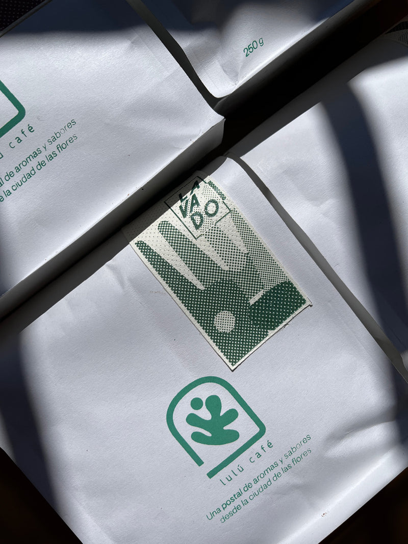 //lulucafe.mx/cdn/shop/files/LULU_CAFE_C1_9fa2c297-6efb-4abb-8a39-9042309ff6e0.jpg?v=1760931823&width=800